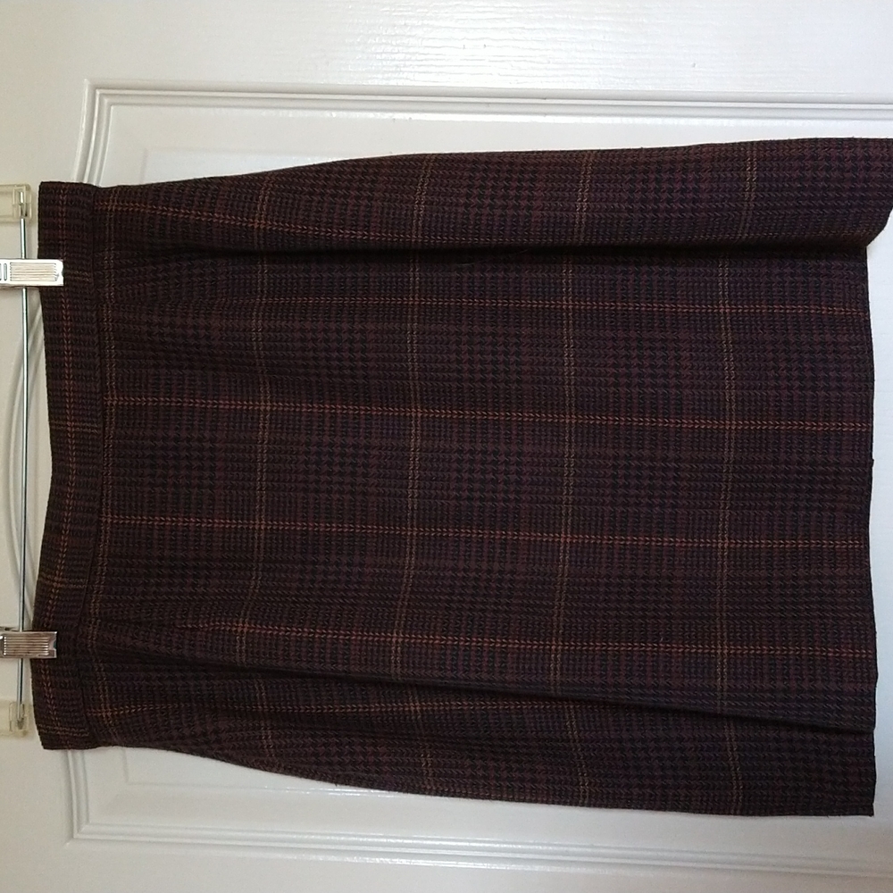 Beautiful A-line wool look skirt